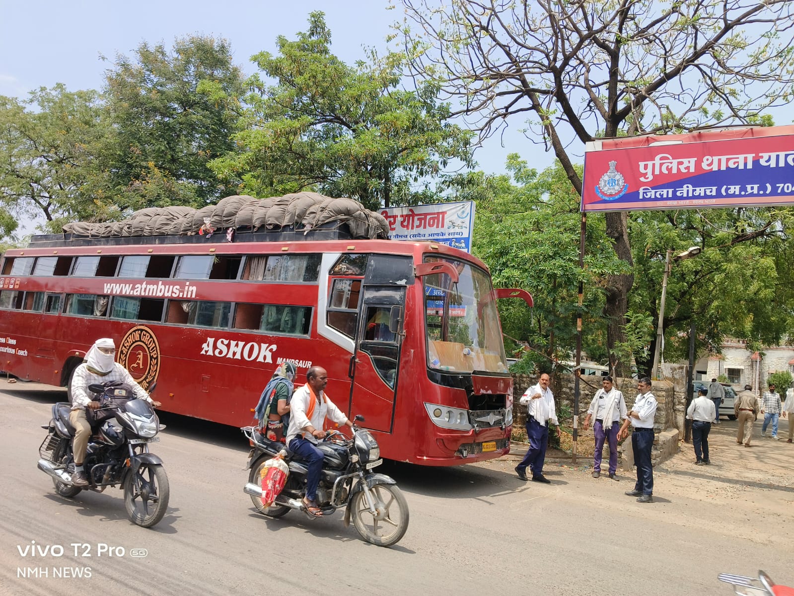 यात्री बस में लगेज ढोने वाली बस एवं ब्लैक फिल्म लगे हुए वाहन चालको एवं नाबालिग वाहन चालक के विरूद्व की गई कार्यवाही