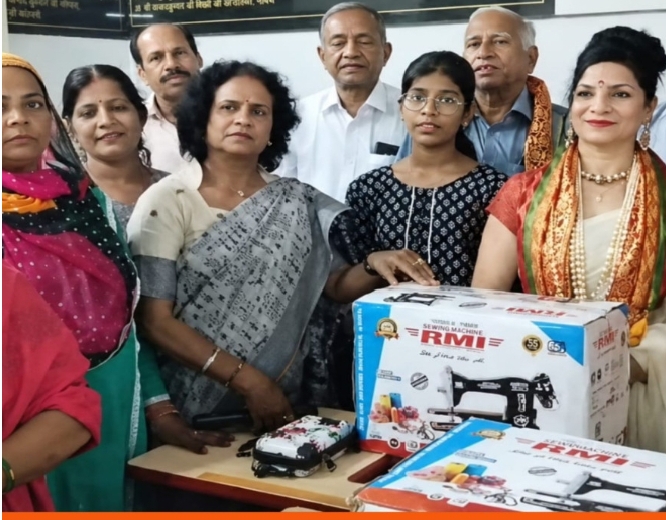 महावीर इंटरनेशनल प्रियदर्शिनी का सराहनीय प्रयास: जरूरतमंद महिलाओं को सिलाई मशीनें भेंट, आत्मनिर्भरता की ओर बढ़ाया कदम
