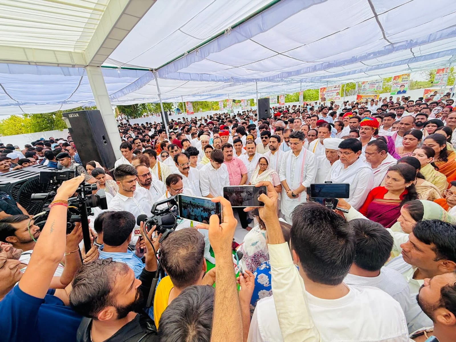 दौसा में स्व.राजेश पायलट को दी श्रद्धांजलि,पुण्यतिथि पर नीमच से युवा कांग्रेस जिला महासचिव राजेंद्र मीणा भी पहुंचे,