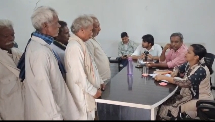हर मंगलवार जनता के बीच बैठती हैं एसडीएम प्रीति संघवी, जनसुनवाई से मिल रही त्वरित राहत